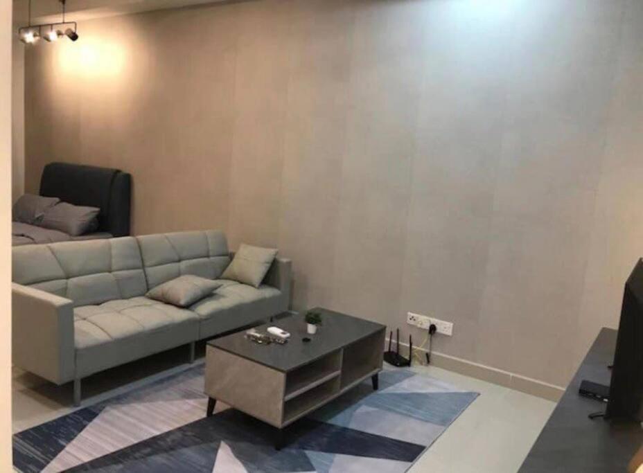 One Team At Iskandar Medini نوساجايا المظهر الخارجي الصورة