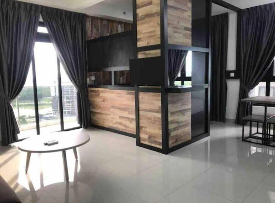One Team At Iskandar Medini نوساجايا المظهر الخارجي الصورة