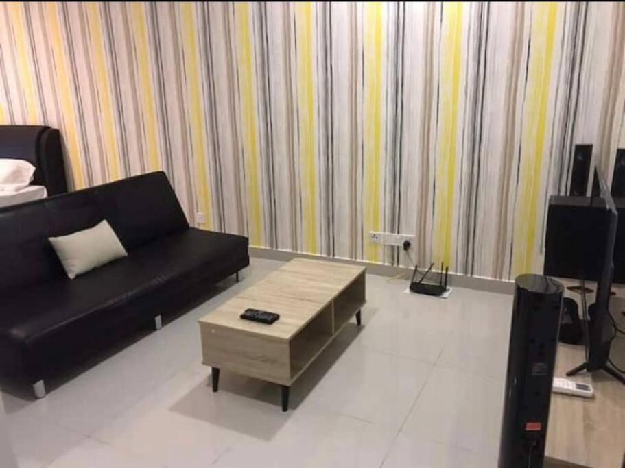 One Team At Iskandar Medini نوساجايا المظهر الخارجي الصورة